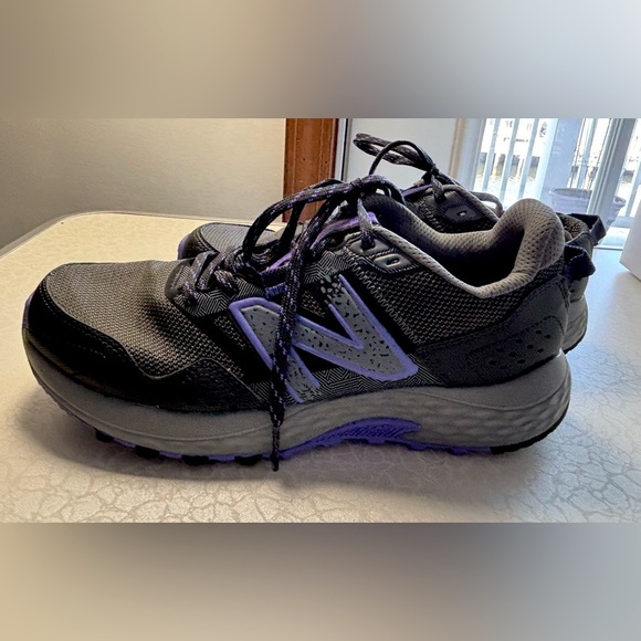New Balance | Women's 410 V8 Trail Running Shoe. Size: 9 - Picture 1 of 15